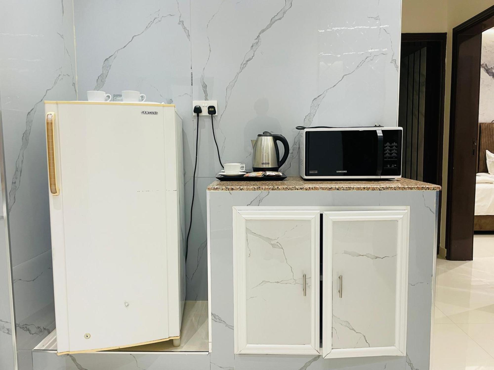 Mabahj Garnatha Hotel Apartments Sohar Habitación foto